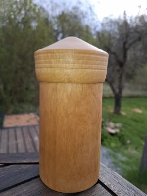Käsin sorvattu haaparasia kannella – 18 cm